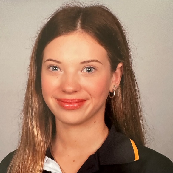 Meet your Posher, Lorraine - Picture 5 of 11